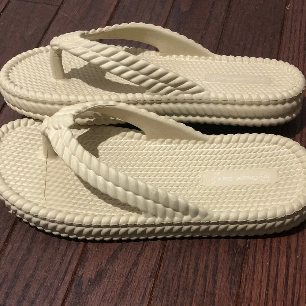 Ivory Rope-Texture Platform Flip Flops - Picture 4 of 6